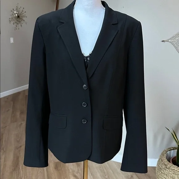 Halogen cropped three button black blazer jacket - Picture 8 of 10